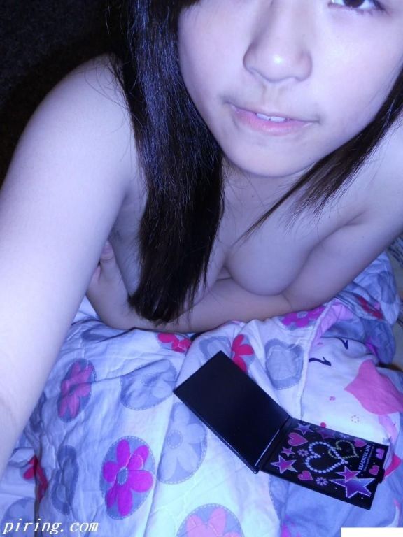 Taiwanese schoolgirl’s dirty camwhoring photos leaked