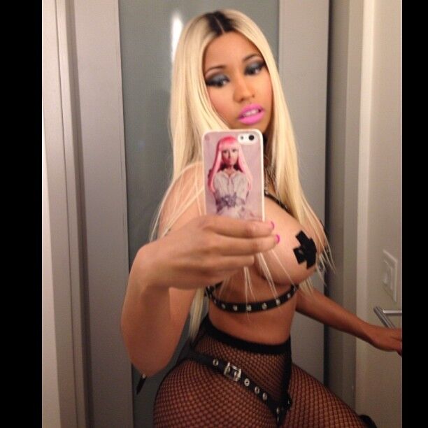 Nicki Minaj slutty instagram pics