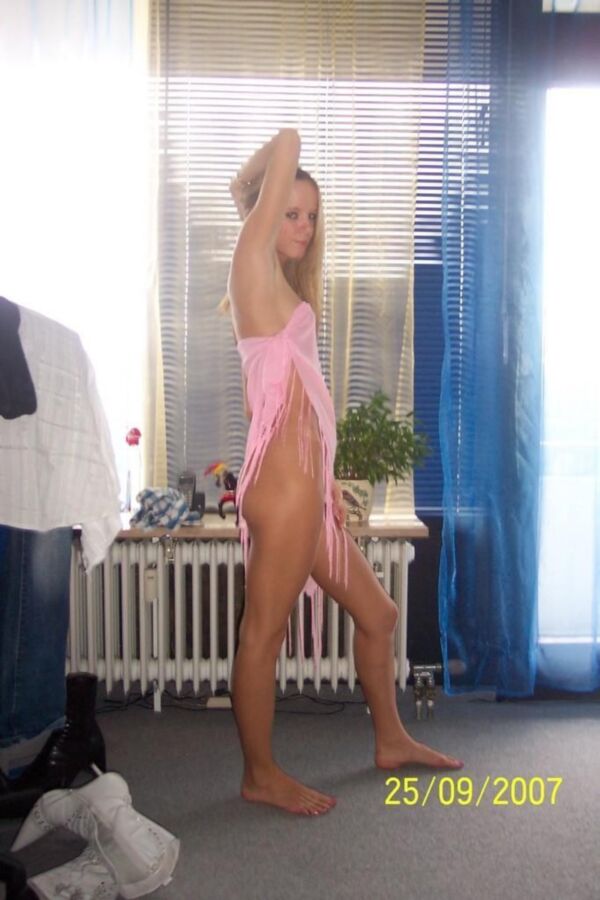 Hot Blonde Amateur Teen pose