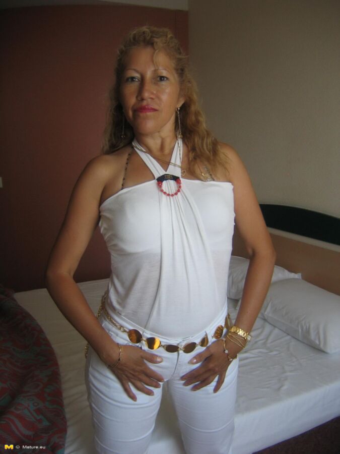 Isabella, latina blonde mature.