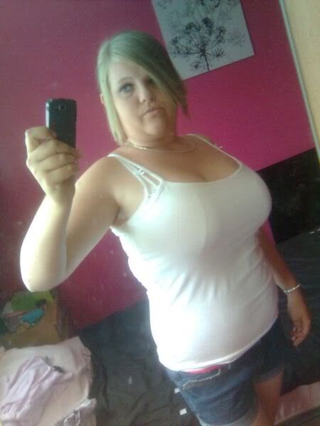 fille britannique selfshot BBW avec une superbe paire de seins