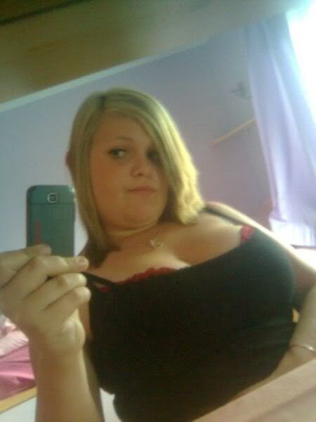 fille britannique selfshot BBW avec une superbe paire de seins