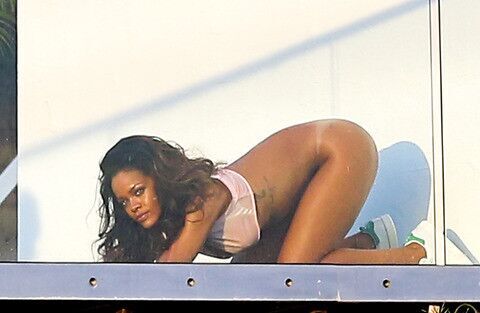 Rihanna desnuda