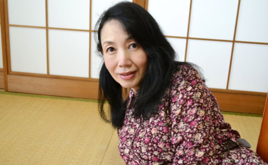 Japanische MILF Tsuyako Miyataka