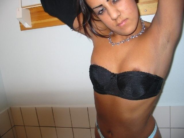 Naugty Drunk Latina Étudiante Exposée