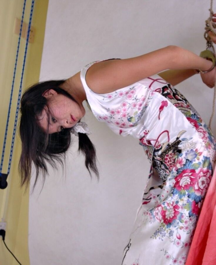 Yixiao - Bondage chinois Strappado