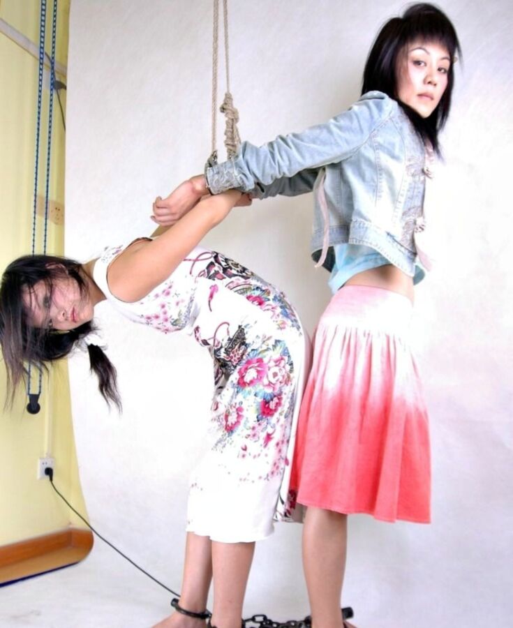 Yixiao - Chinese Strappado Bondage