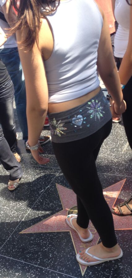 salope teen en leggings et gros seins