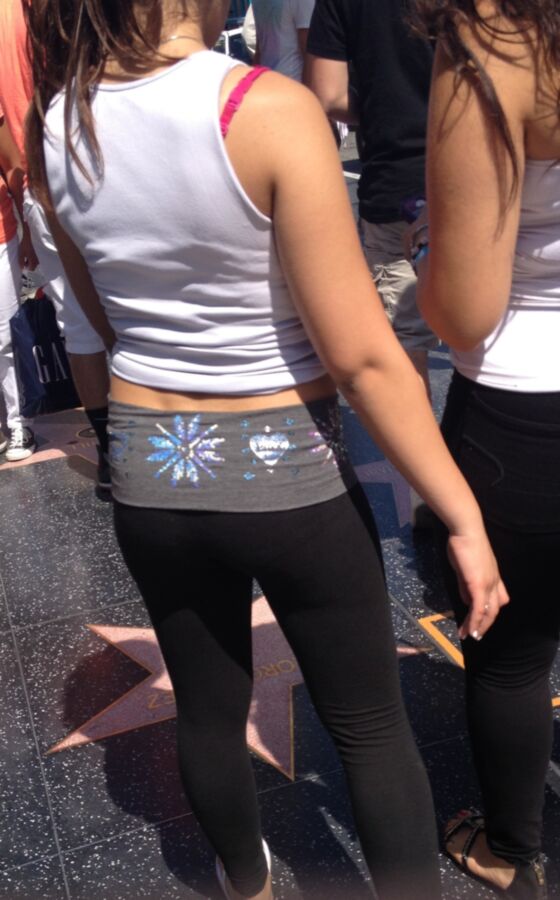 salope teen en leggings et gros seins