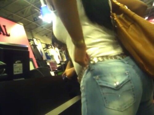 Candid Mature Bubble Ass Jeans Ebony Beauty