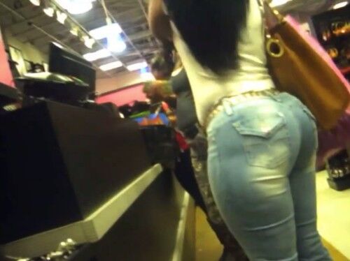 Candid Mature Bubble Ass Jeans Ebony Beauty