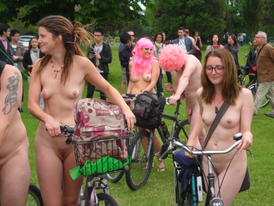 desnudo Amateure auf Fahrradtour