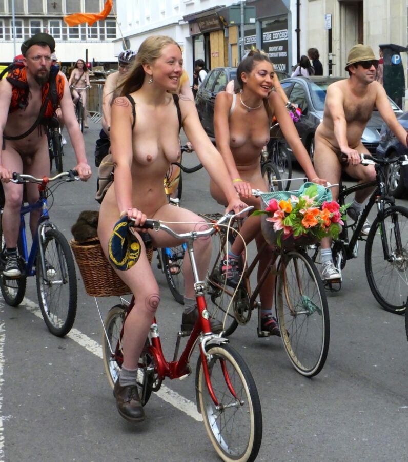 desnudo Amateure auf Fahrradtour