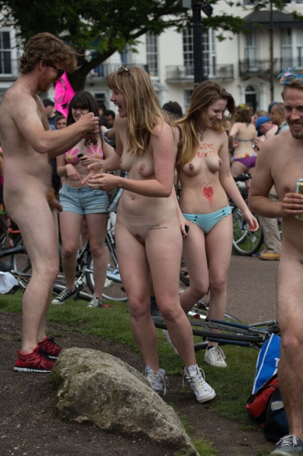 desnudo Amateure auf Fahrradtour