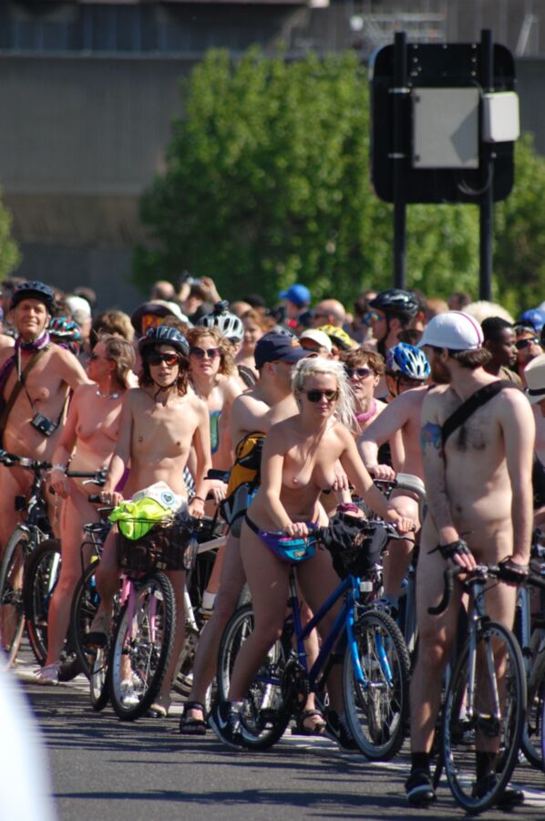 desnudo Amateure auf Fahrradtour