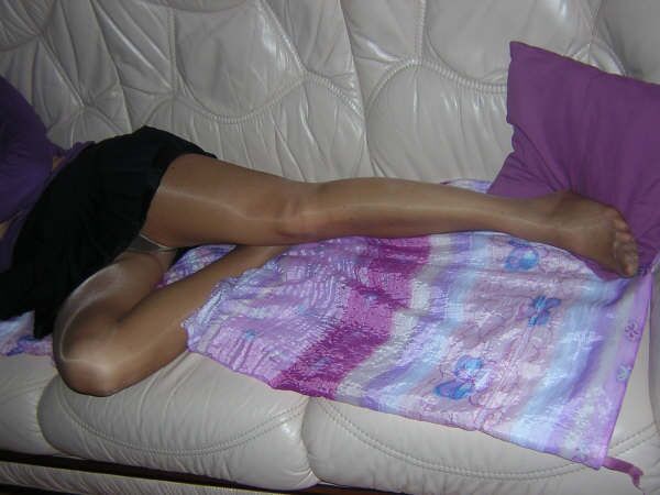 Amateur posing in pantyhose