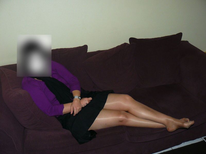 Amateur posing in pantyhose