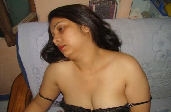 Femme indienne sexy du Bengale photos nues complètes divulguées par son mari