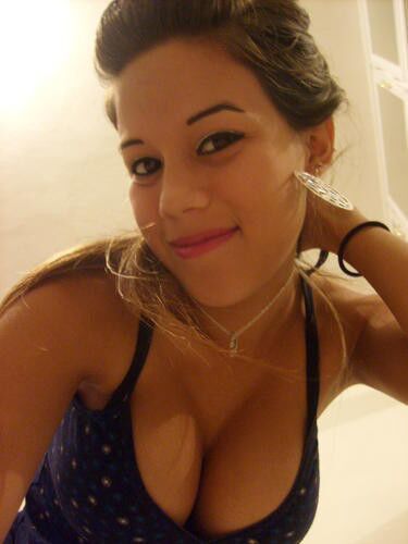 Pequeña Adolescente Amateur Sin Desnudos