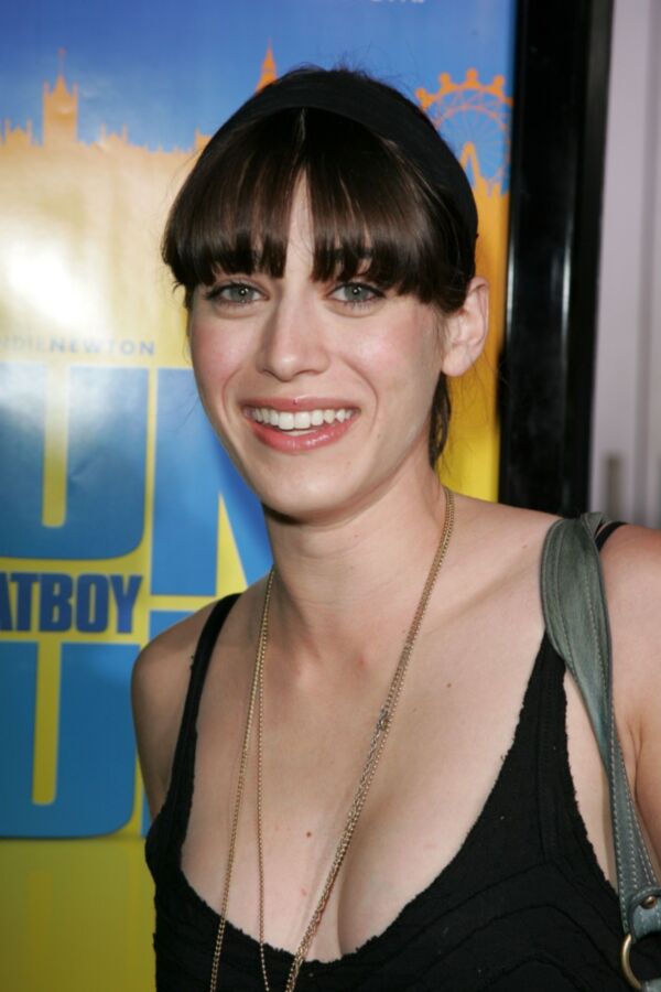 Lizzy Caplan