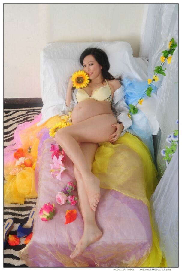 Pregnant Boudoir - Amy