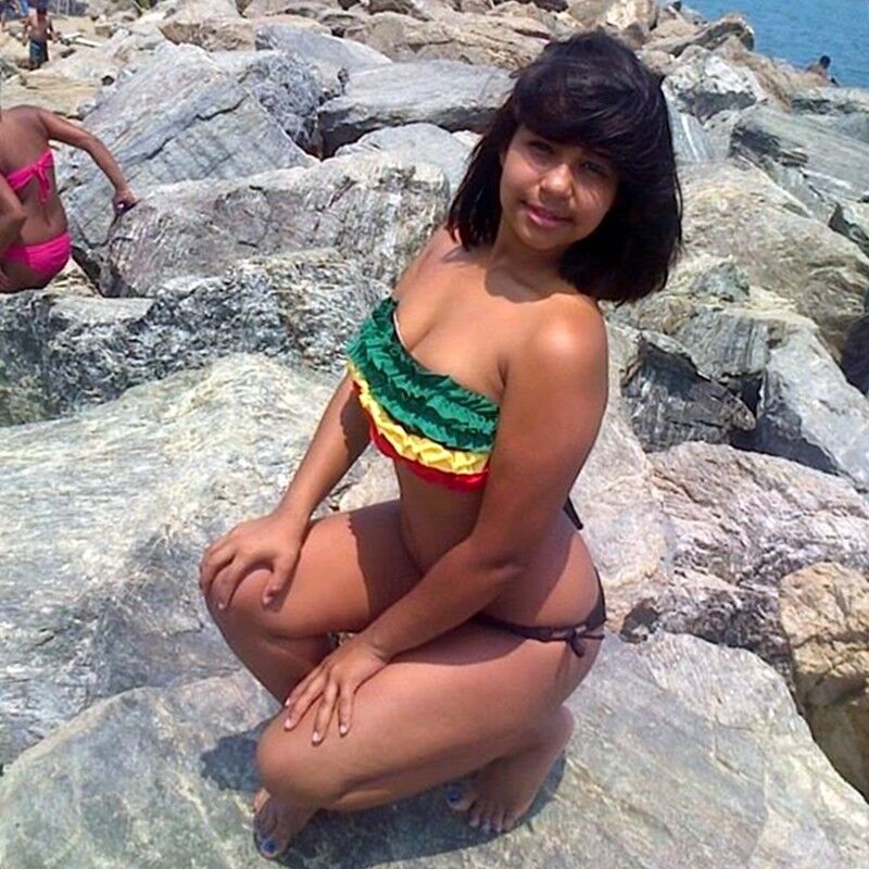 Adolescentes latinas quentes na praia