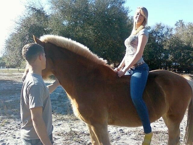 Une fille et son cheval