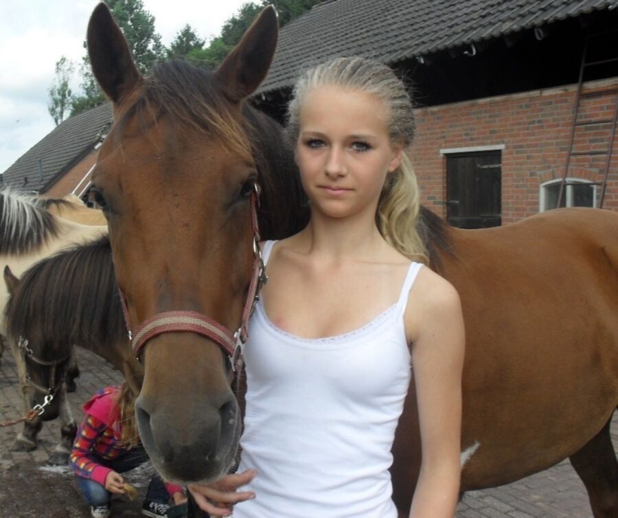 Una niña y su caballo