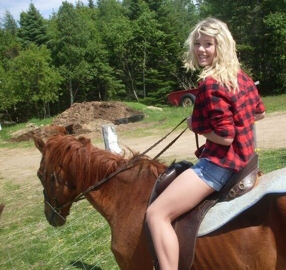 Une fille et son cheval