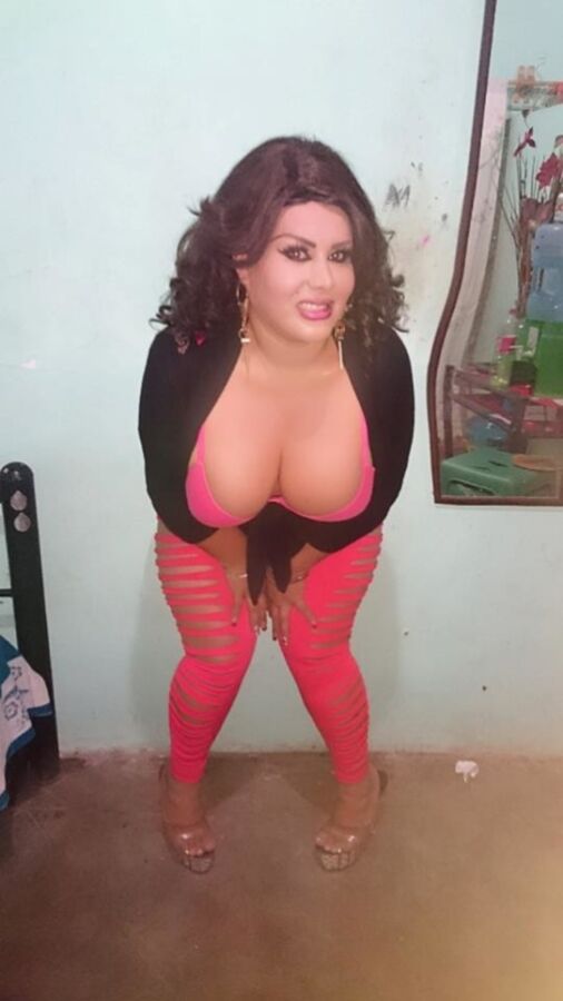 MARTES DE CHICOS VESTIDOS DE CHICAS