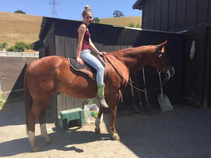 Les filles aiment les chevaux