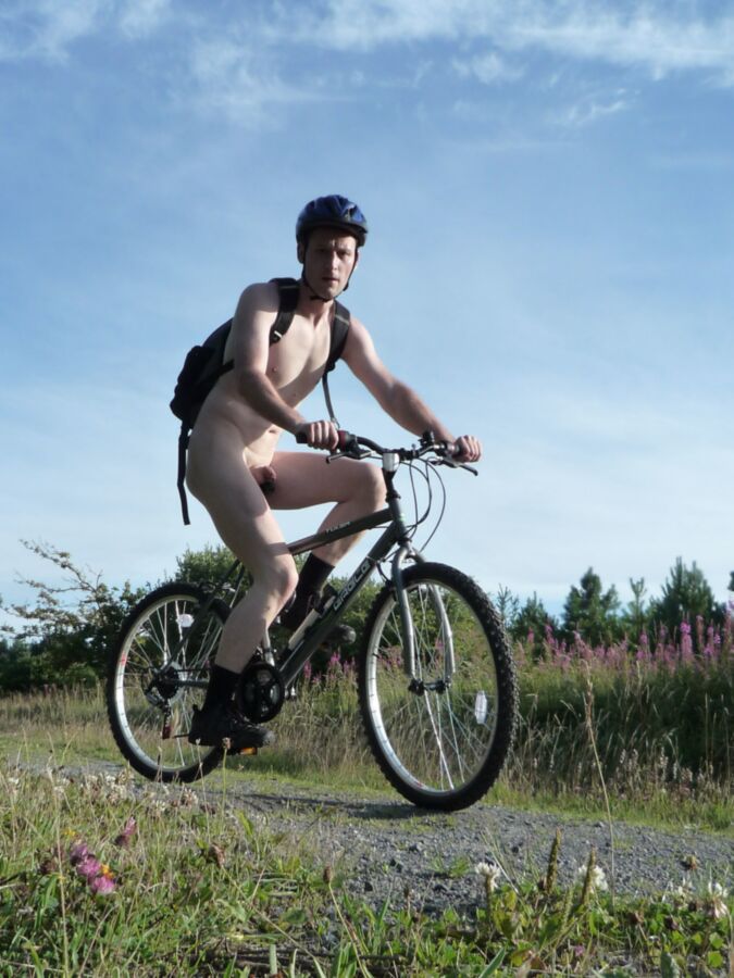 Kudoslong goes on a nude bike ride