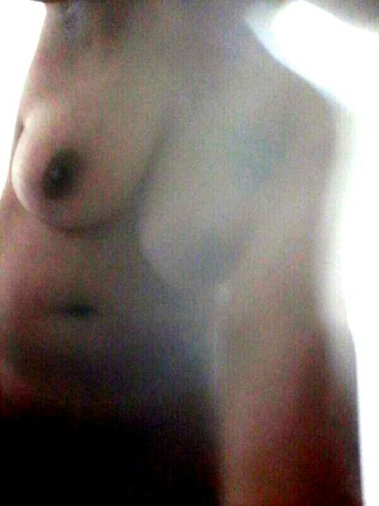 adolescente negro y ébano con grandes tetas