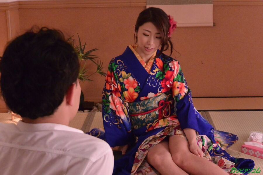 FUCKING AYUMI IN KIMONO