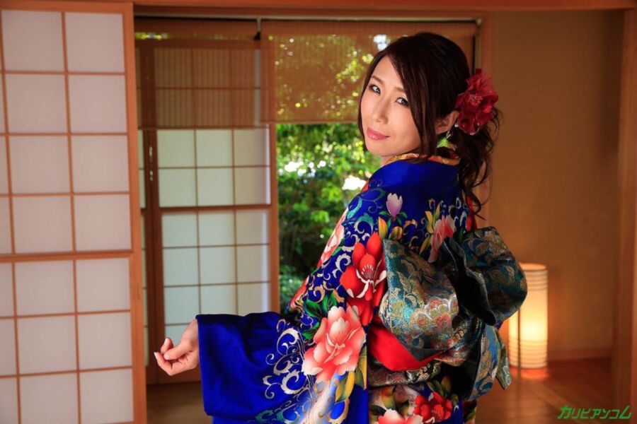 VERDAMMTE AYUMI IM KIMONO