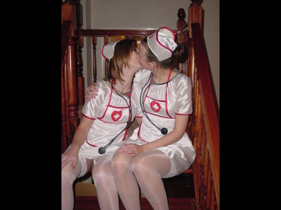 UK Cum Slut Rachel, bukkake con uniforme de enfermera