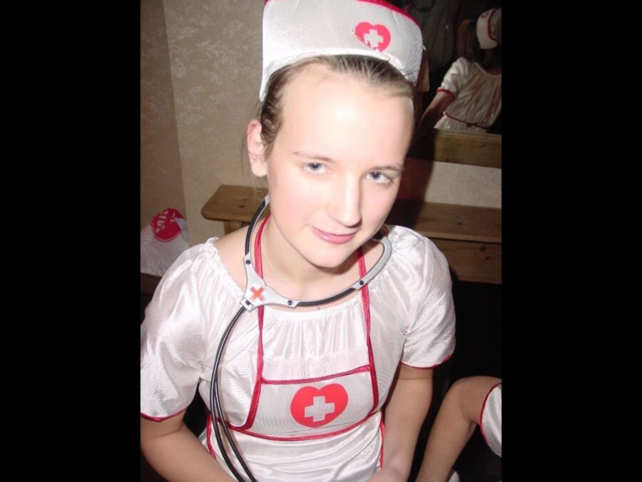 UK Cum Slut Rachel, bukkake con uniforme de enfermera