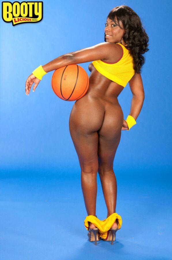 voluptous chocolate sistas african americans dark skin booty