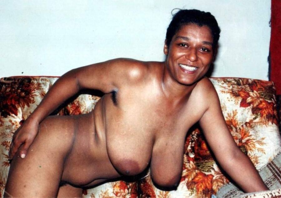 ¿Te encantaría chupar sus grandes tetas NEGRAS?