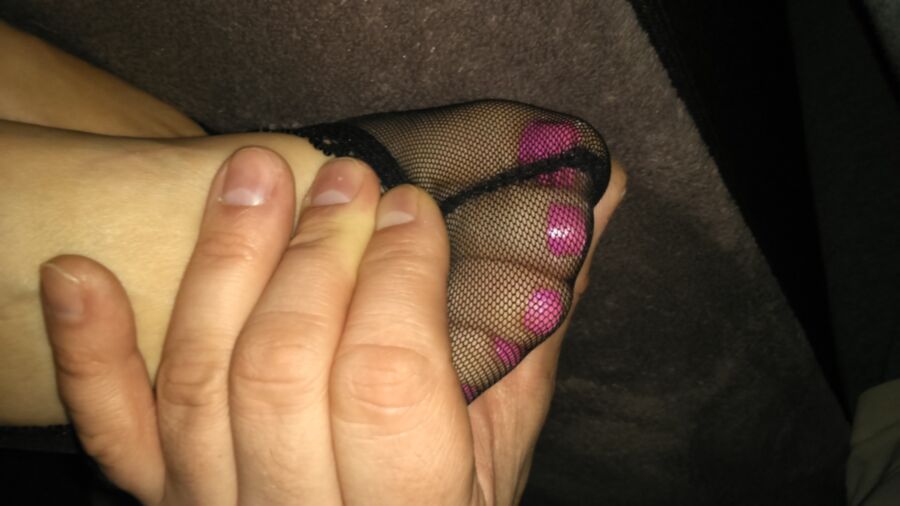 LES PIEDS DE SA FEMME EN CHAUSSETTES