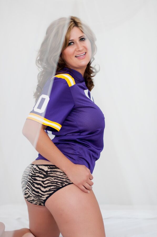 Latina Angie does boudoir for her Louisiana State fan husband