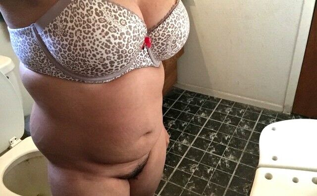 Soutien-gorge fourré dans la chatte Seins adolescents potelés Puta del barrio