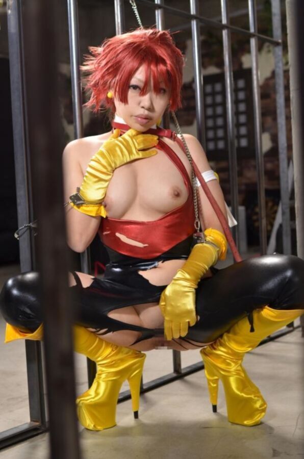 COSPLAYER TRAVIESO PONIENDO CALIENTE EN LA CÁRCEL (JAPÓN)