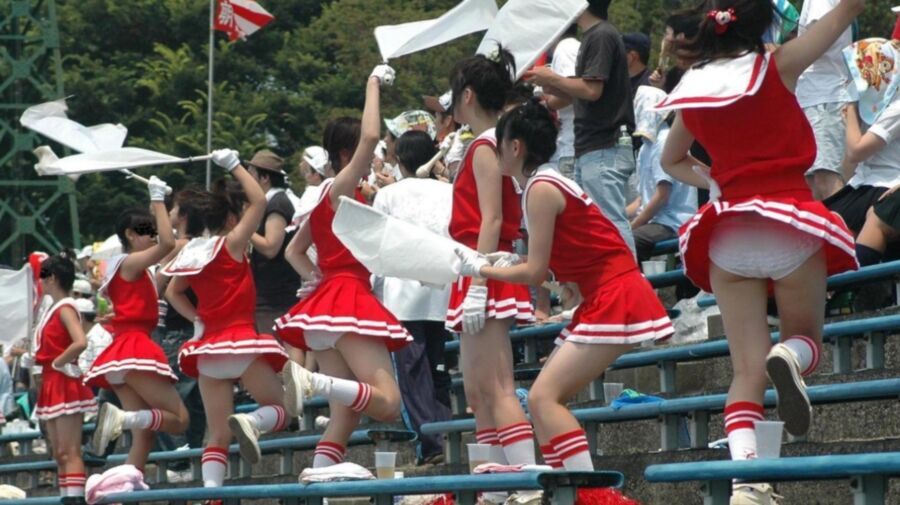 Wele à la parade des cheerleading au Japon