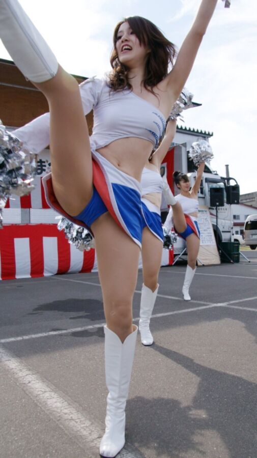 Wele à la parade des cheerleading au Japon