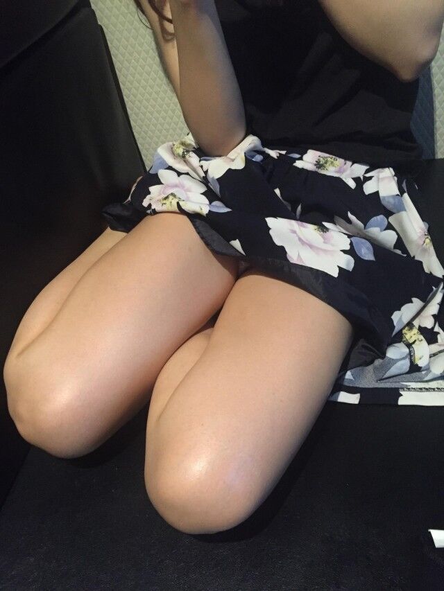 SHY GIRL WITH SEXY LEGS (JAPAN)