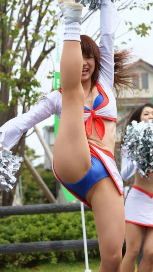 Wele à la parade des cheerleading au Japon