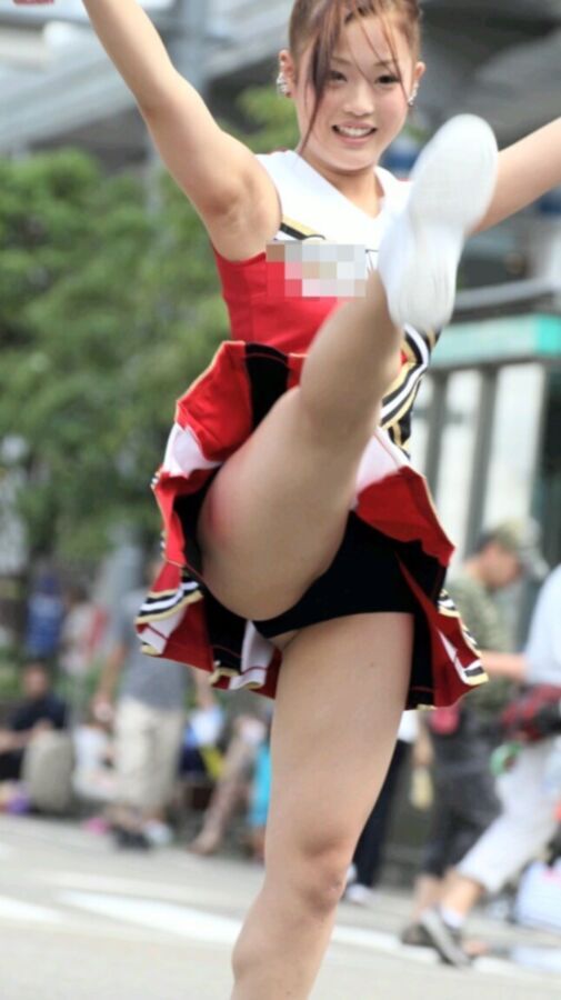 Wele à la parade des cheerleading au Japon