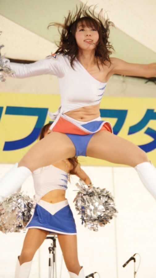 Wele à la parade des cheerleading au Japon