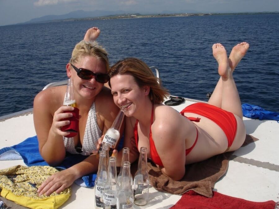 Cucky on Vacation: Boat trip: For captions